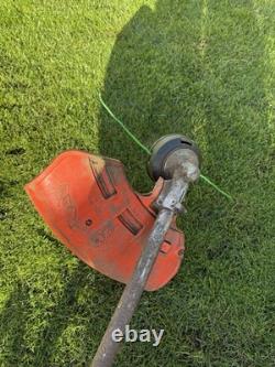 Echo SRM222-ES Strimmer (100ml 2 stroke mixing bottle included)