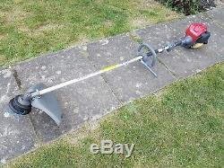 Honda Umk425e Strimmer Brush Cutter Petrol 25. CC 4 Stroke