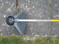 Honda Umk425e Strimmer Brush Cutter Petrol 25. CC 4 Stroke