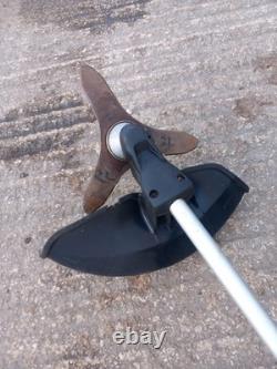 Makita Em4351uh Petrol Strimmer. Blade Fitted 4 Stroke