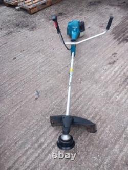 Makita Em4351uh Petrol Strimmer. Strimmer Head Fitted 4 Stroke