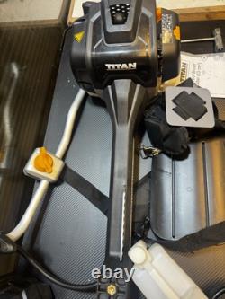 Titan TTBCP33-4 33cc Split Straight Shaft 2 in 1 Brushcutter & Trimmer Petrol