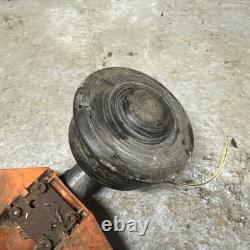 Accessoire de coupe-bordures Stihl FS KM avec tête de coupe multifonction.