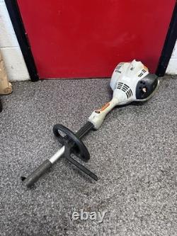 Assemblage du moteur de l'outil multifonction Stihl Km56 à essence