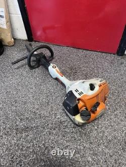 Assemblage du moteur de l'outil multifonction Stihl Km56 à essence
