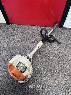 Assemblage du moteur de l'outil multifonction Stihl Km56 à essence