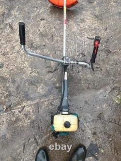 Coupe-bordure Makita RBC4211