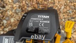 Coupe-brosse Titan Kombi avec débroussailleuse et tronçonneuse sur perche + extension