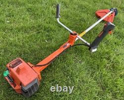 Débroussailleuse Husqvarna 235R en bon état soigné