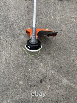 Débroussailleuse Stihl FS 410 CEM avec harnais de coupe à fil