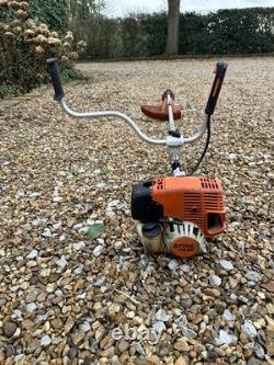 Débroussailleuse à arbre séparé Stihl FS90 avec accessoire de débroussailleuse