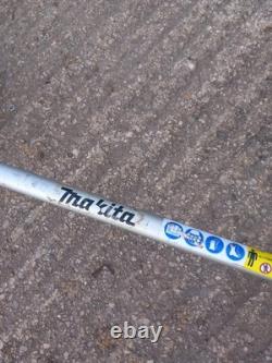 Débroussailleuse à essence Makita Em4351uh. Lame montée 4 temps