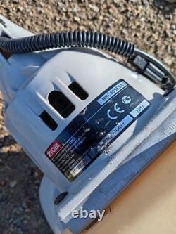 Débroussailleuse à essence Ryobi RBC30SESA à arbre séparé, moteur nu avec volant.