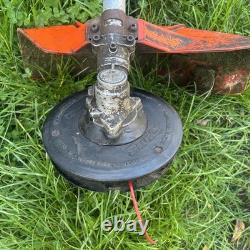 Débroussailleuse à essence Tanaka TBC/4200olx robuste avec nouvelles pièces installées Débroussailleuse à essence Tanaka TBC/4200olx robuste avec nouvelles pièces installées