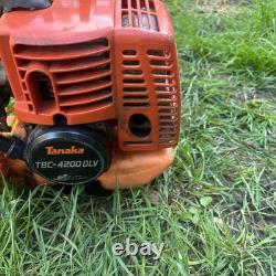 Débroussailleuse à essence Tanaka TBC/4200olx robuste avec nouvelles pièces installées Débroussailleuse à essence Tanaka TBC/4200olx robuste avec nouvelles pièces installées