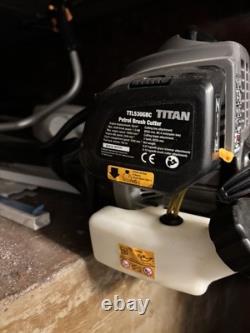 Débroussailleuse à essence Titan TTL530GBC avec accessoires en bon état de fonctionnement