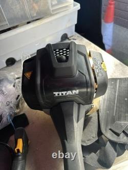 Débroussailleuse à essence Titan, boîte neuve manquante. Jamais utilisée, jamais utilisée.