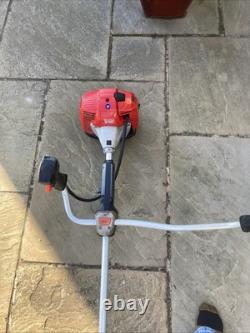 Débroussailleuse thermique Mountfield MB3302 en état de marche