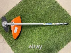 Lame de débroussailleuse Stihl FS-KM KombiTool équipée, ancien parc de location