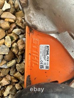 Stihl Km131r avec accessoires de débroussailleuse et de bordure de pelouse